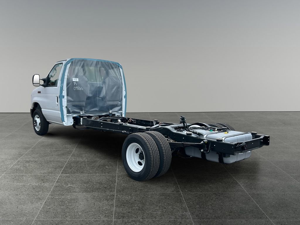 New 2027 Ford E-450 and Econoline 450 Super Duty RWD image 4