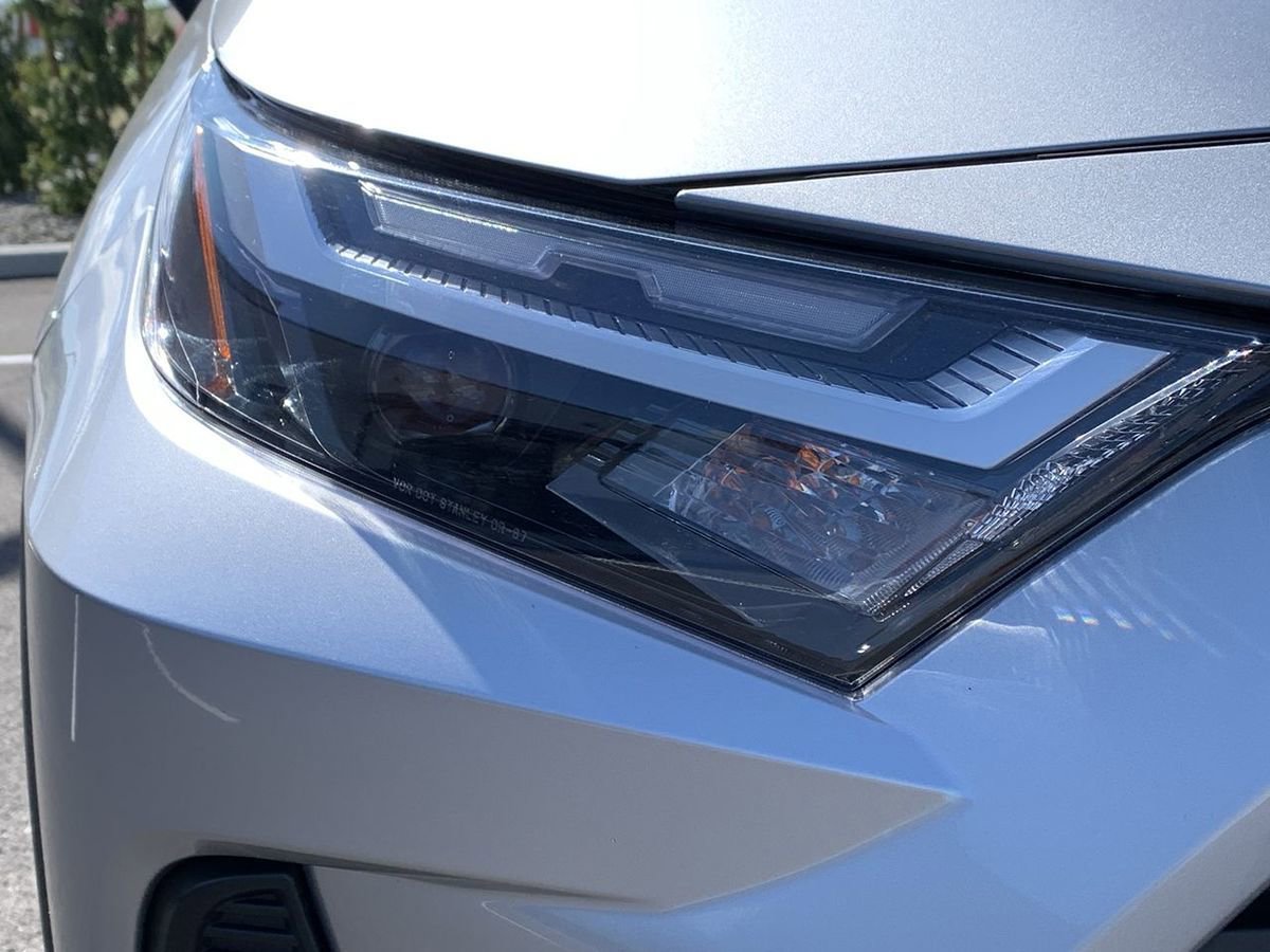 Used 2025 Toyota RAV4 XLE AWD/4WD image 9