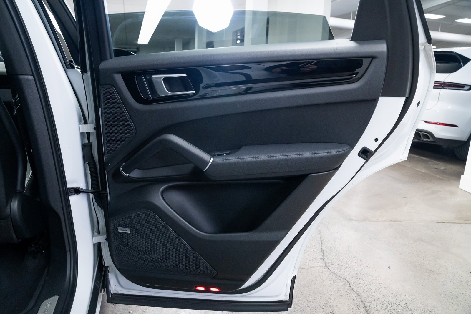 Used 2022 Porsche Cayenne Base w/ Premium Package image 22