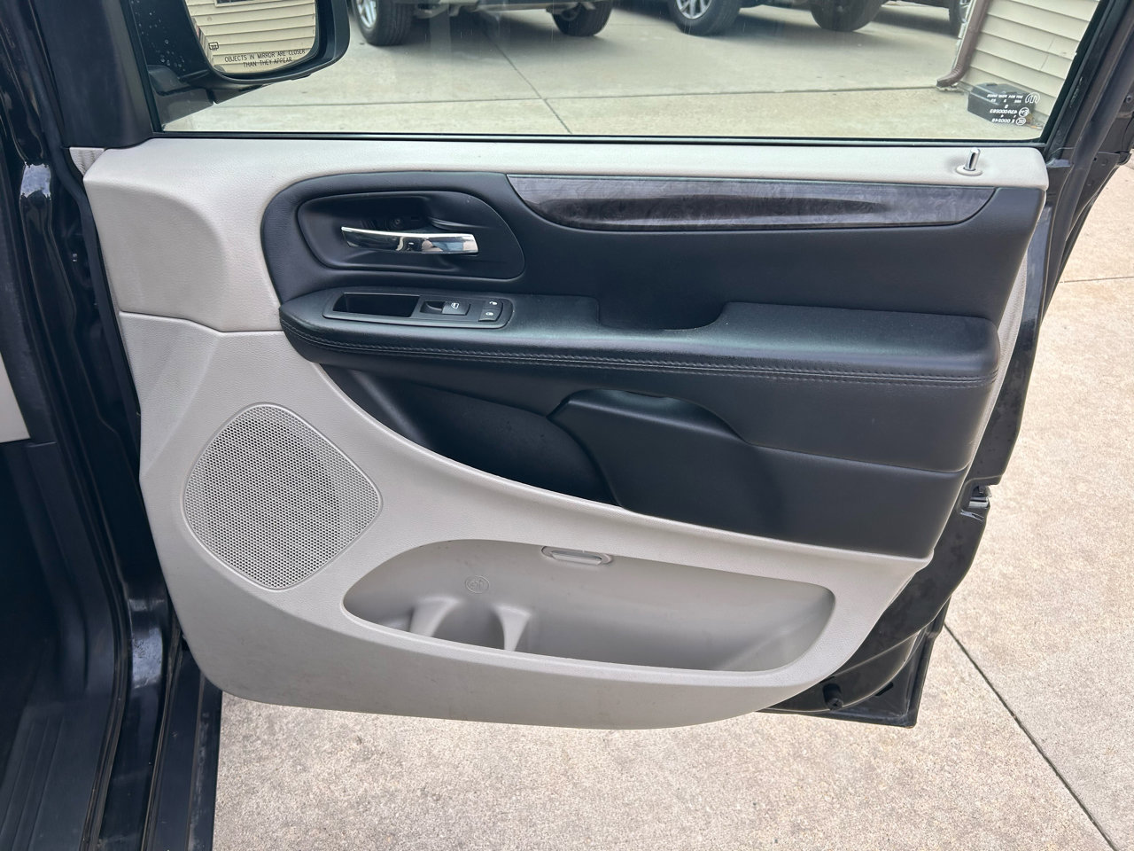 Used 2016 Dodge Grand Caravan SE image 14