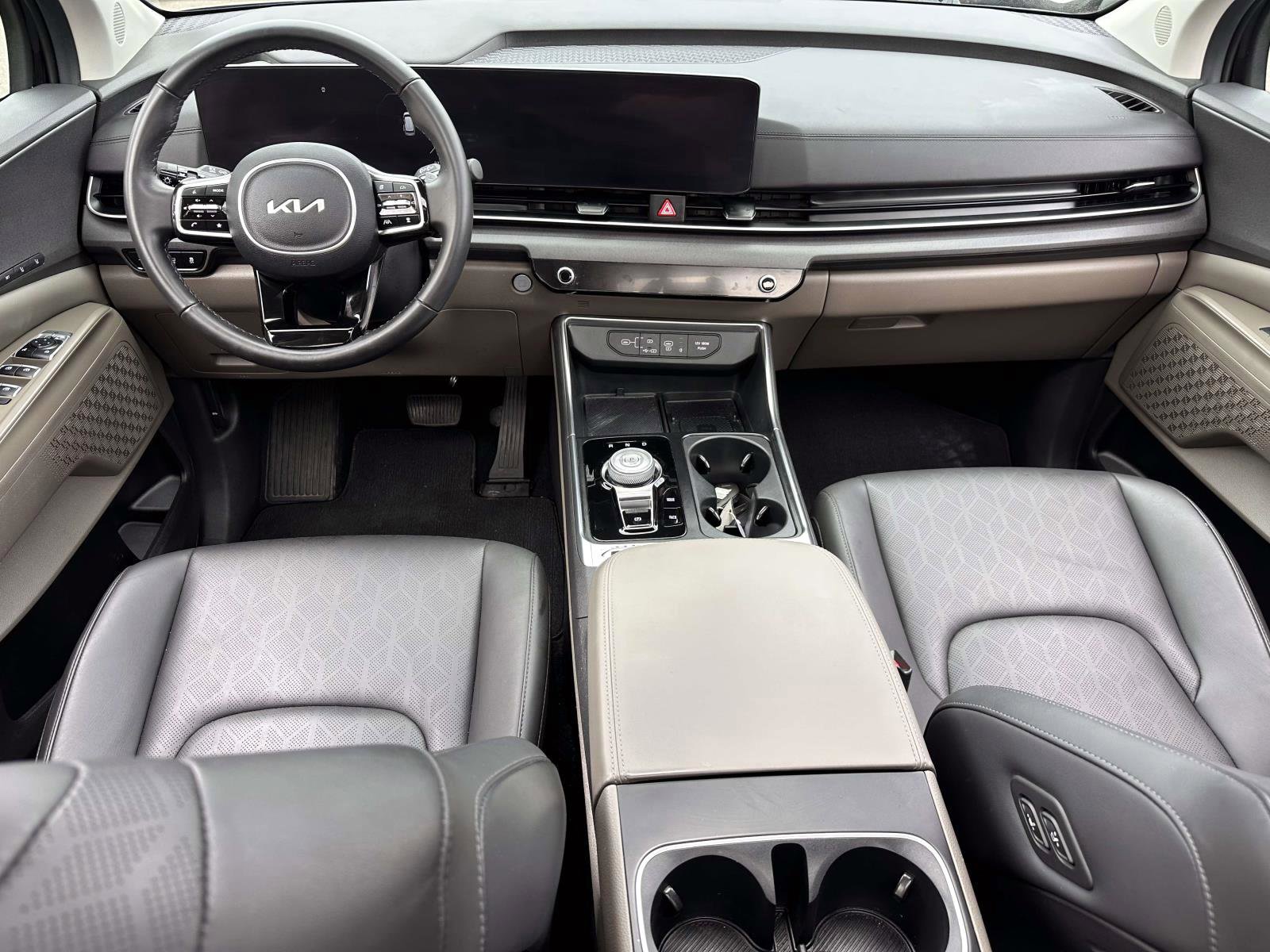Used 2025 Kia Carnival SX FWD image 18