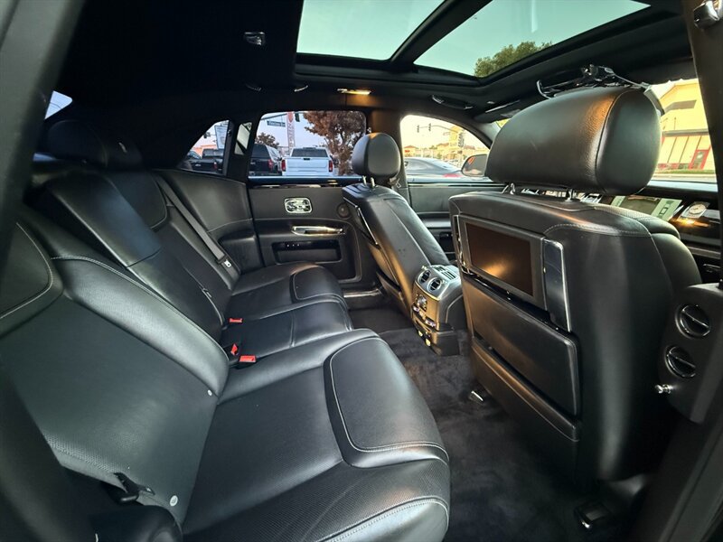 Used 2015 Rolls-Royce Ghost RWD image 38