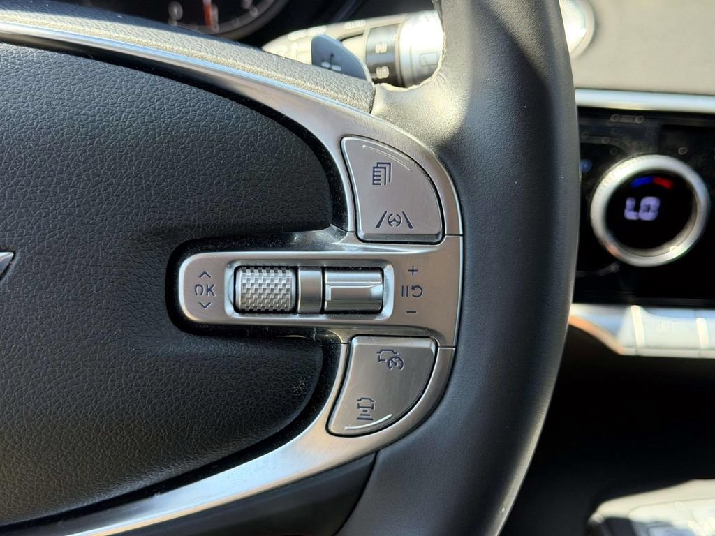 Certified 2025 Genesis GV70 2.5T AWD/4WD image 28