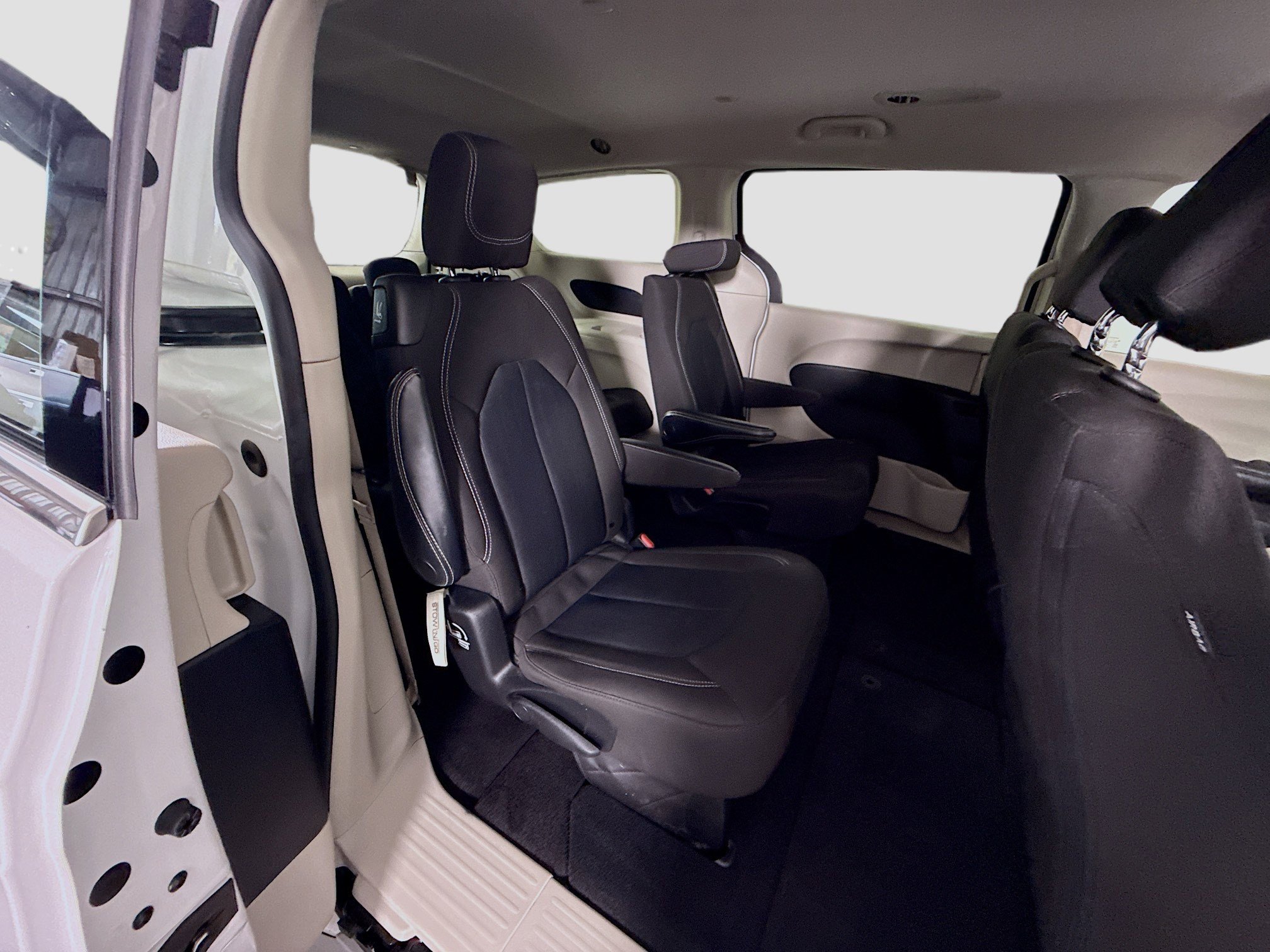 Used 2022 Chrysler Voyager LX FWD image 26