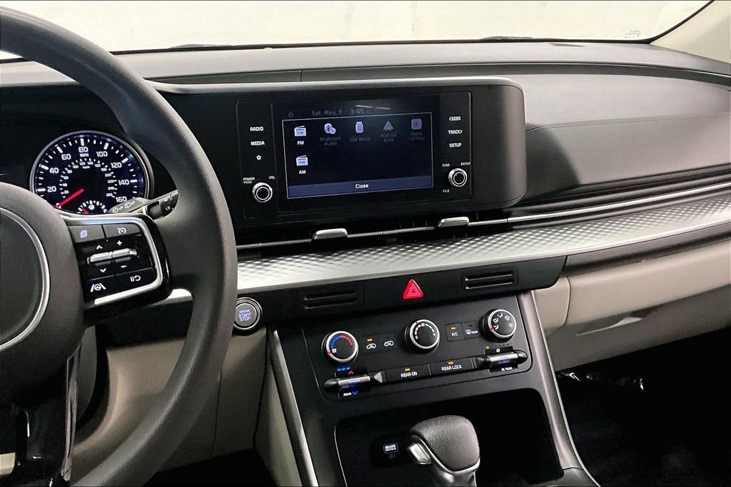 Used 2023 Kia Carnival LX FWD image 5