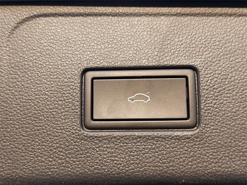 Certified 2024 Volkswagen Atlas SEL Premium R-Line image 34