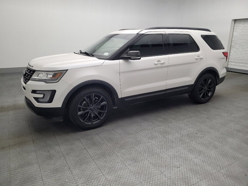 Used 2017 Ford Explorer XLT w/ Equipment Group 202A image 2