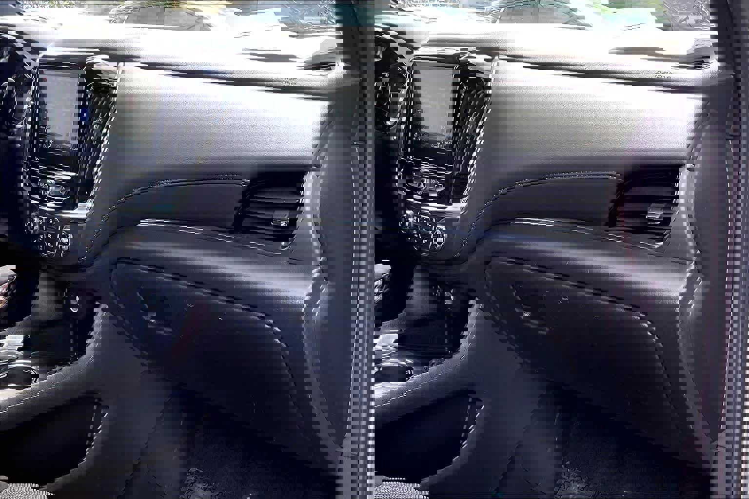 Certified 2023 Chevrolet Traverse LT image 16