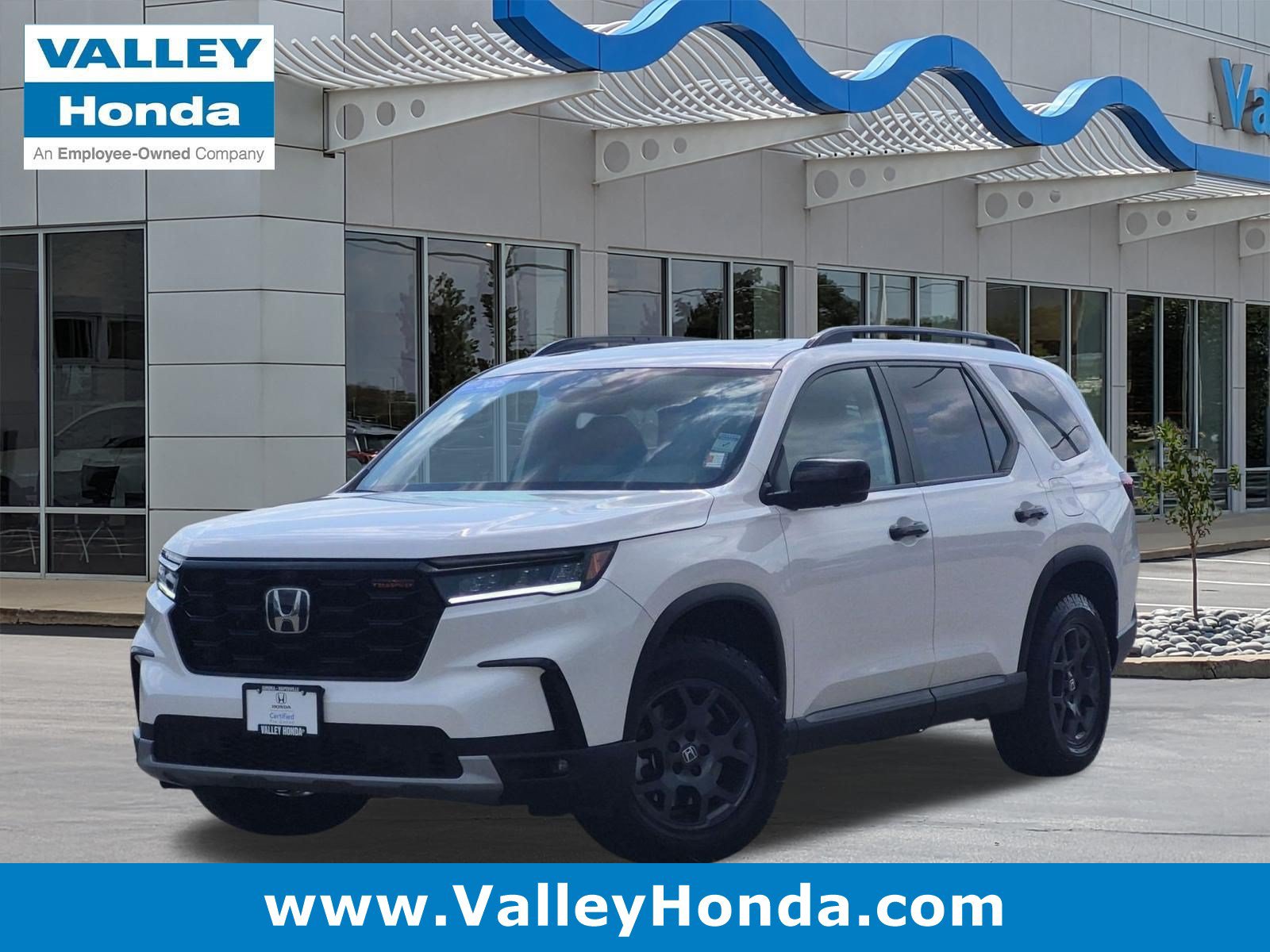 Certified 2025 Honda Pilot TrailSport image 1