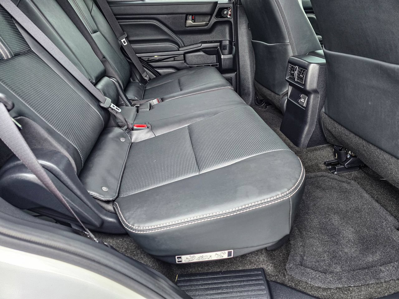 Used 2025 Toyota 4Runner Limited w/ Tow Technology Package AWD/4WD image 40