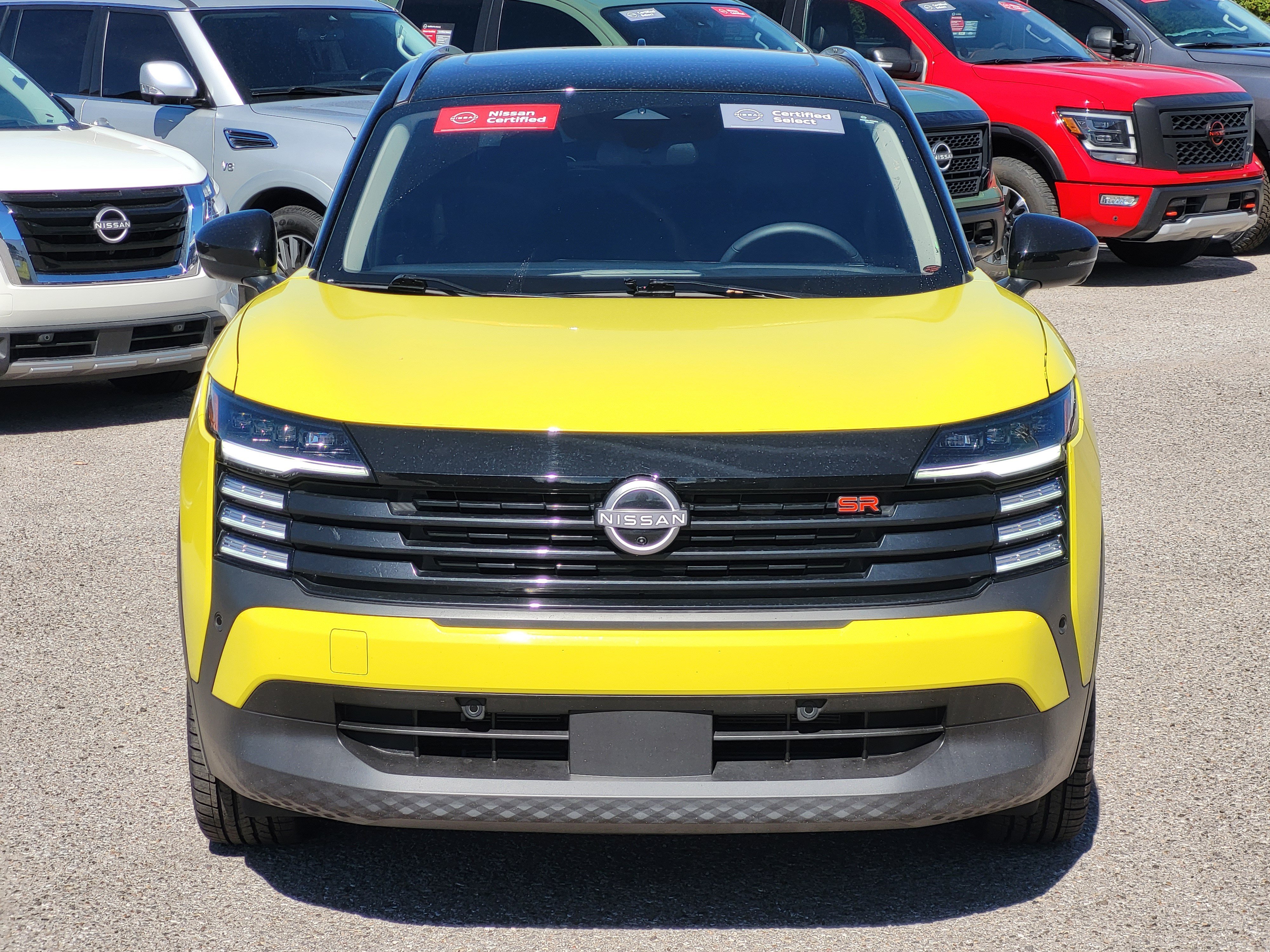 Certified 2025 Nissan Kicks SR w/ SR Premium Package AWD/4WD image 2
