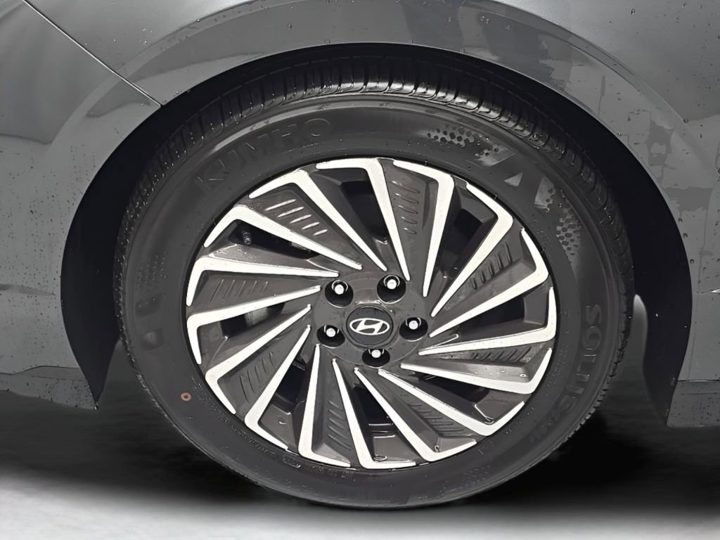 Certified 2025 Hyundai Sonata SEL image 30