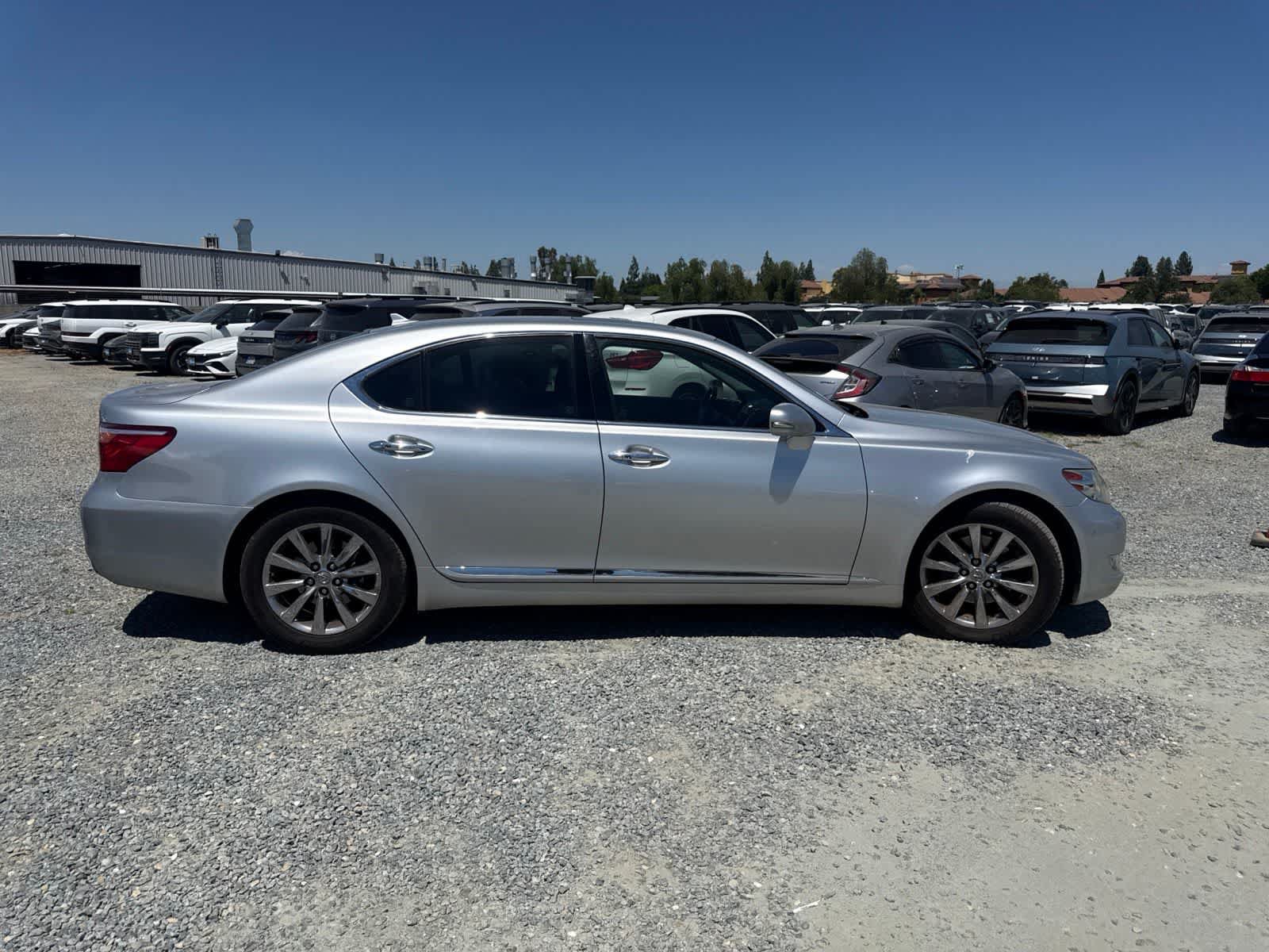 Used 2010 Lexus LS 460 RWD image 4