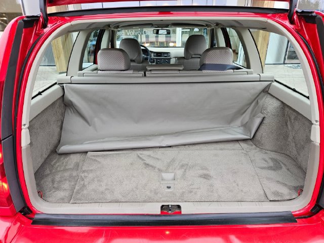 Used 1999 Volvo V70 AWD image 11