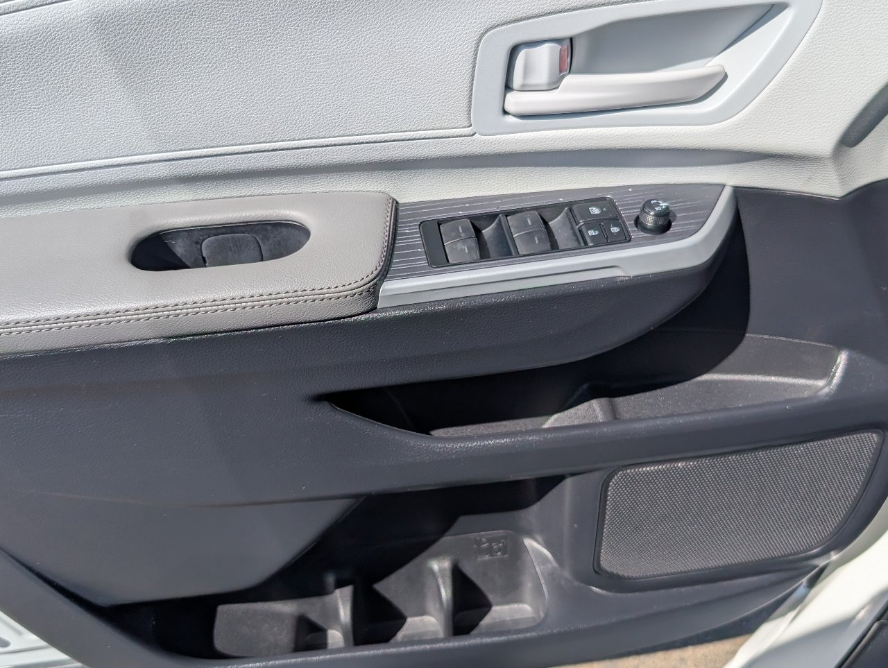 Used 2025 Toyota Sienna LE FWD image 16