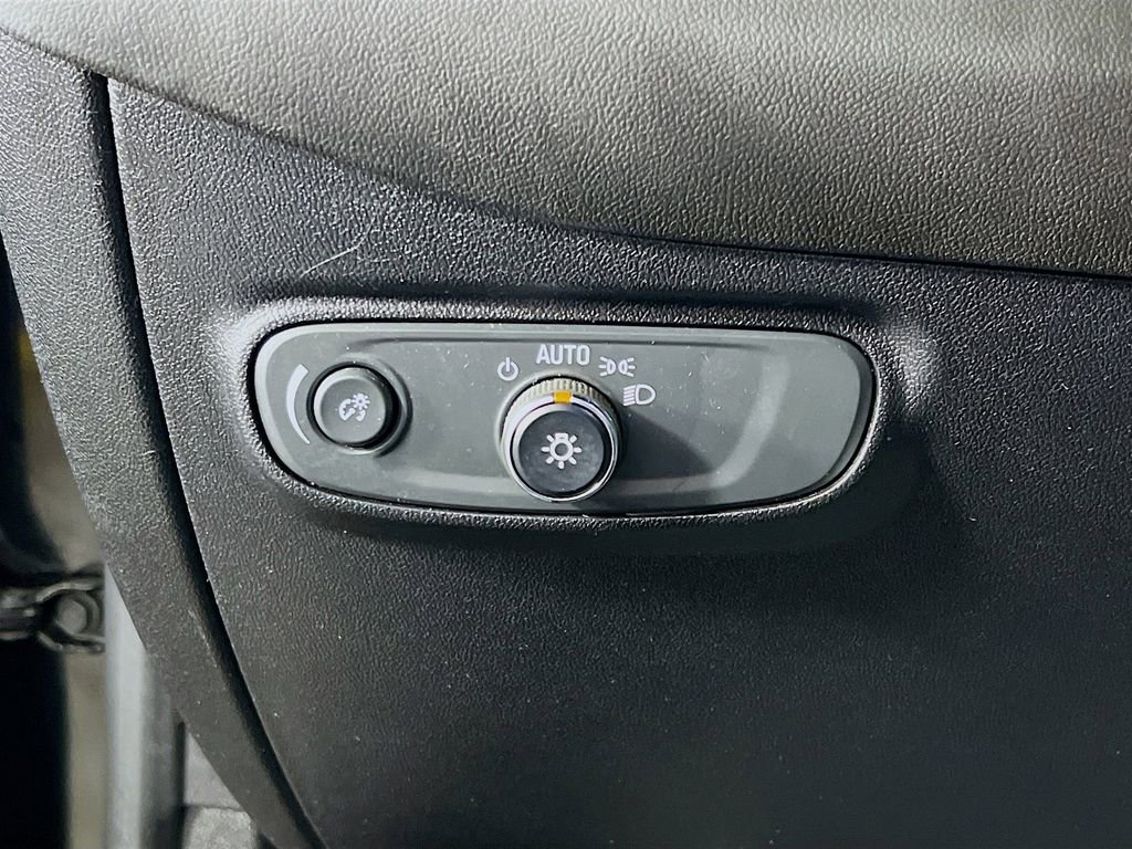 Used 2018 Chevrolet Equinox LS FWD image 32