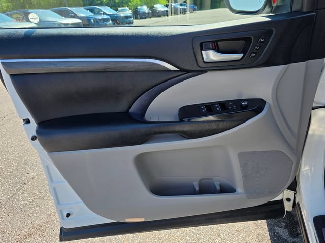 Used 2017 Toyota Highlander Limited AWD/4WD image 28