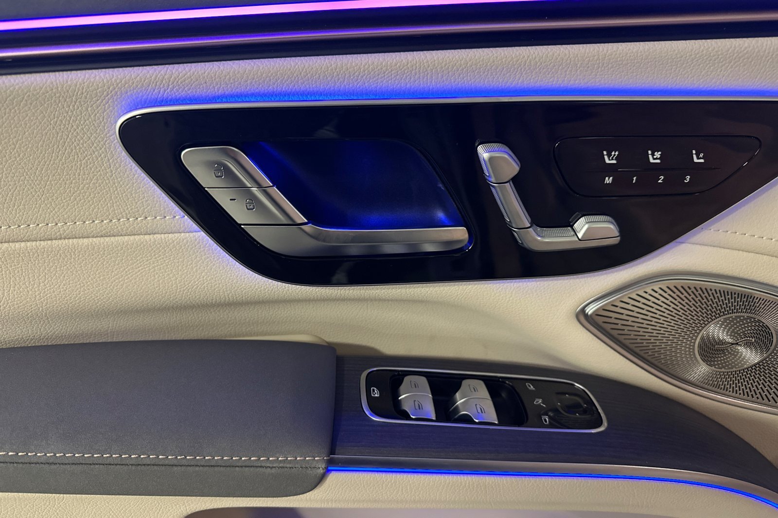 New 2026 Mercedes-Benz EQS 400 4MATIC SUV image 10