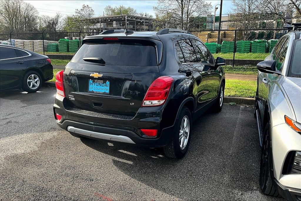Used 2020 Chevrolet Trax LT w/ Sun & Sound Package image 7