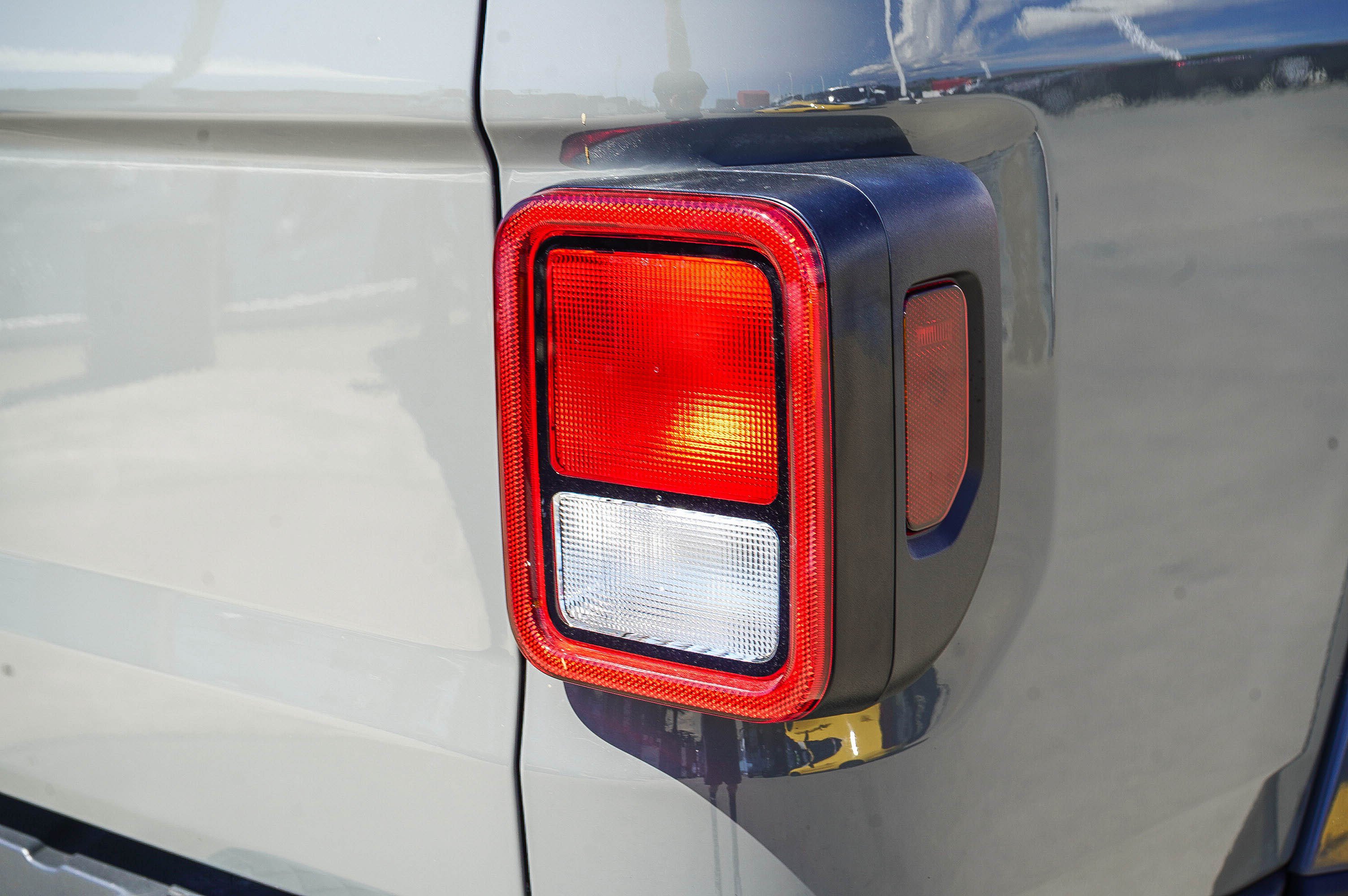 Used 2023 Jeep Gladiator Sport AWD/4WD image 9