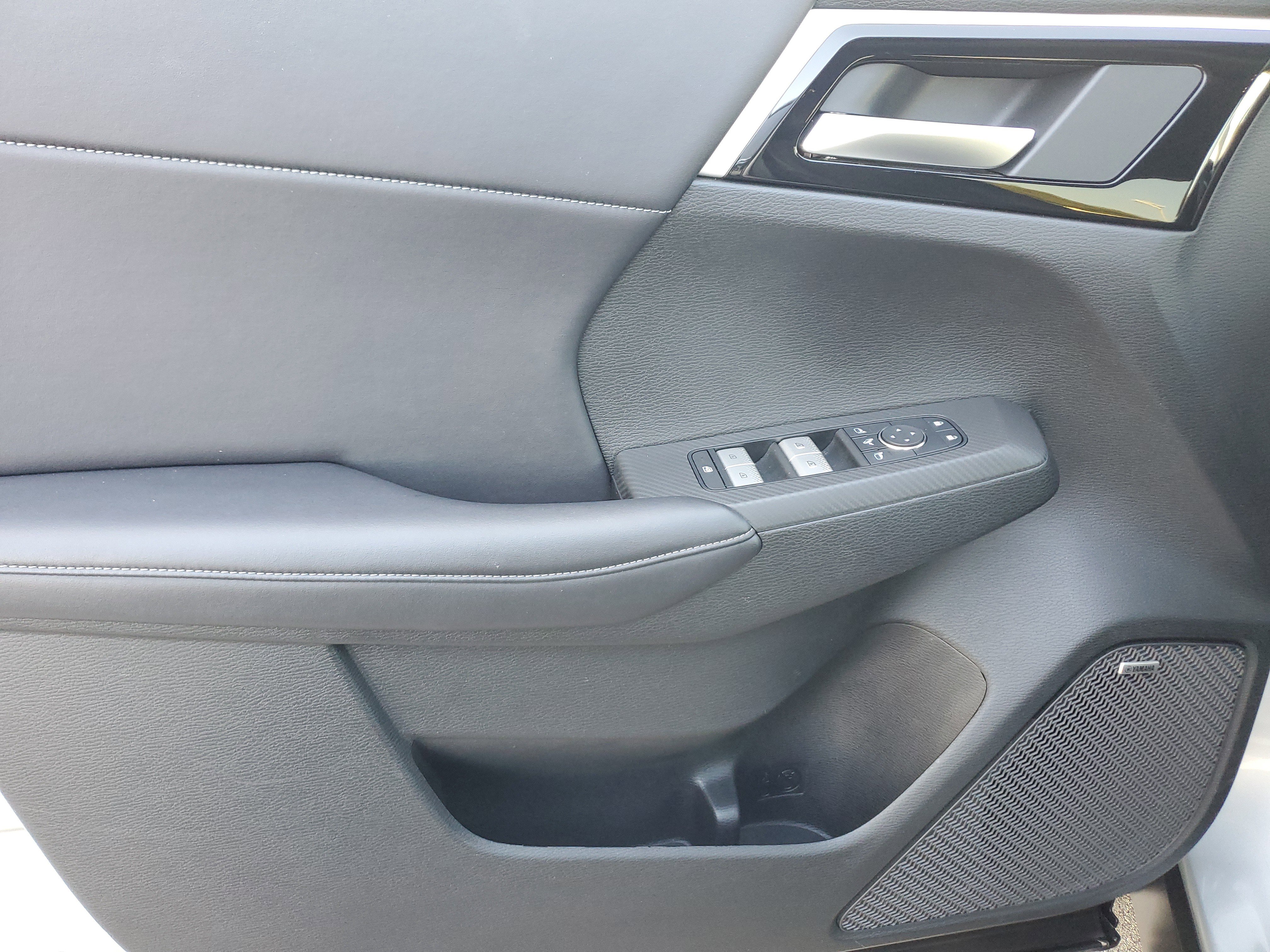 Used 2025 Mitsubishi Outlander SE image 28