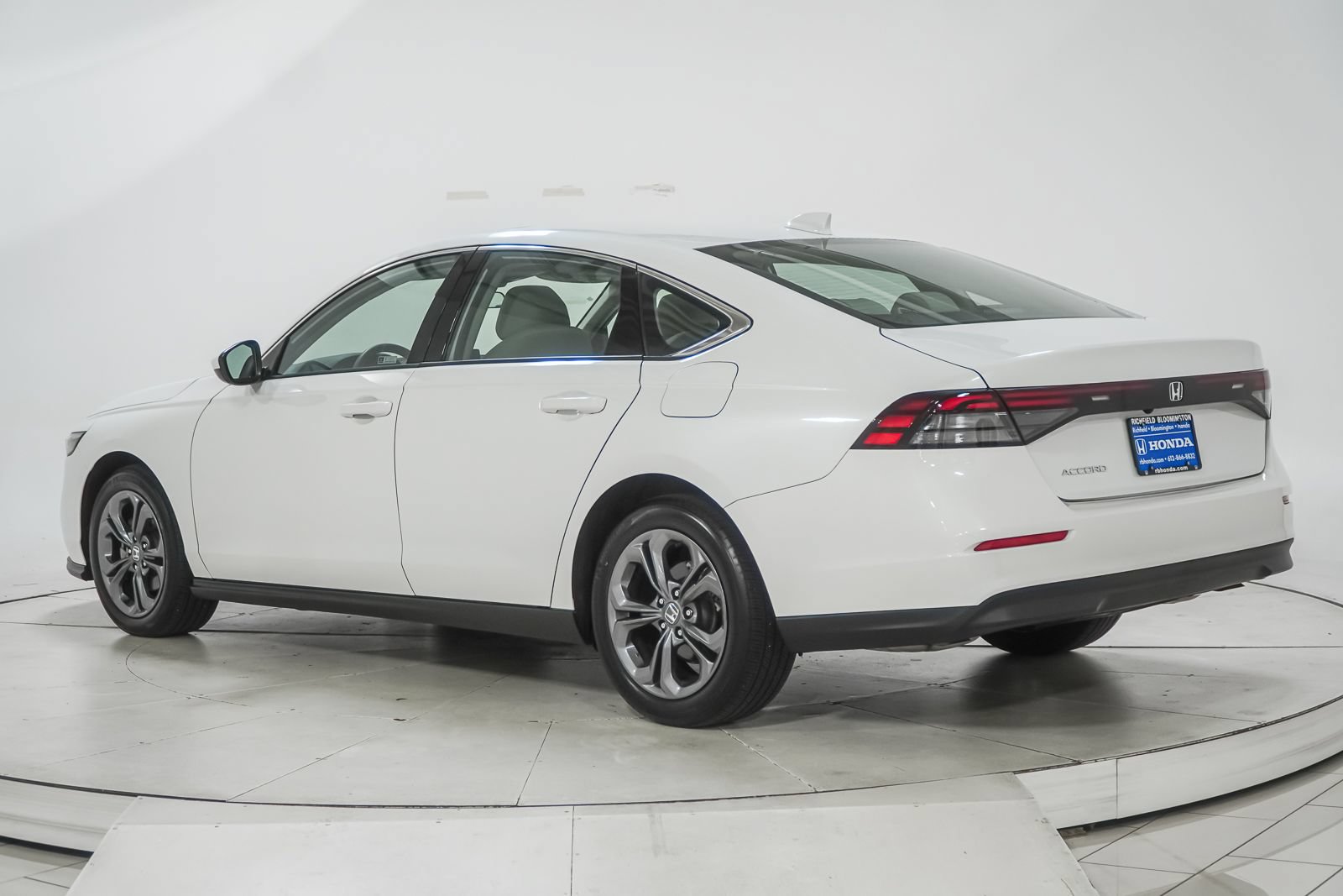 Used 2023 Honda Accord EX image 7