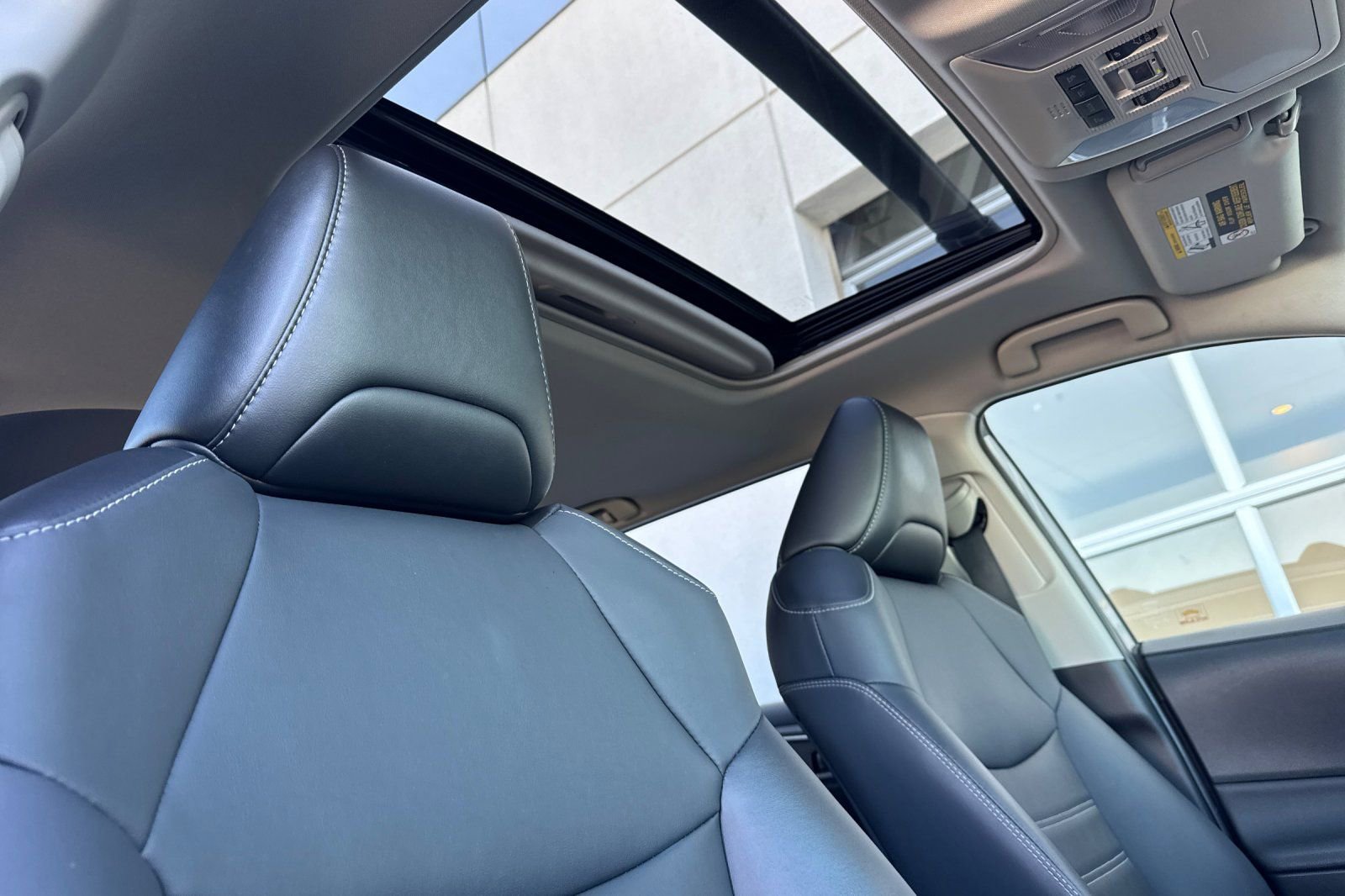 Certified 2022 Toyota RAV4 XLE Premium AWD/4WD image 17