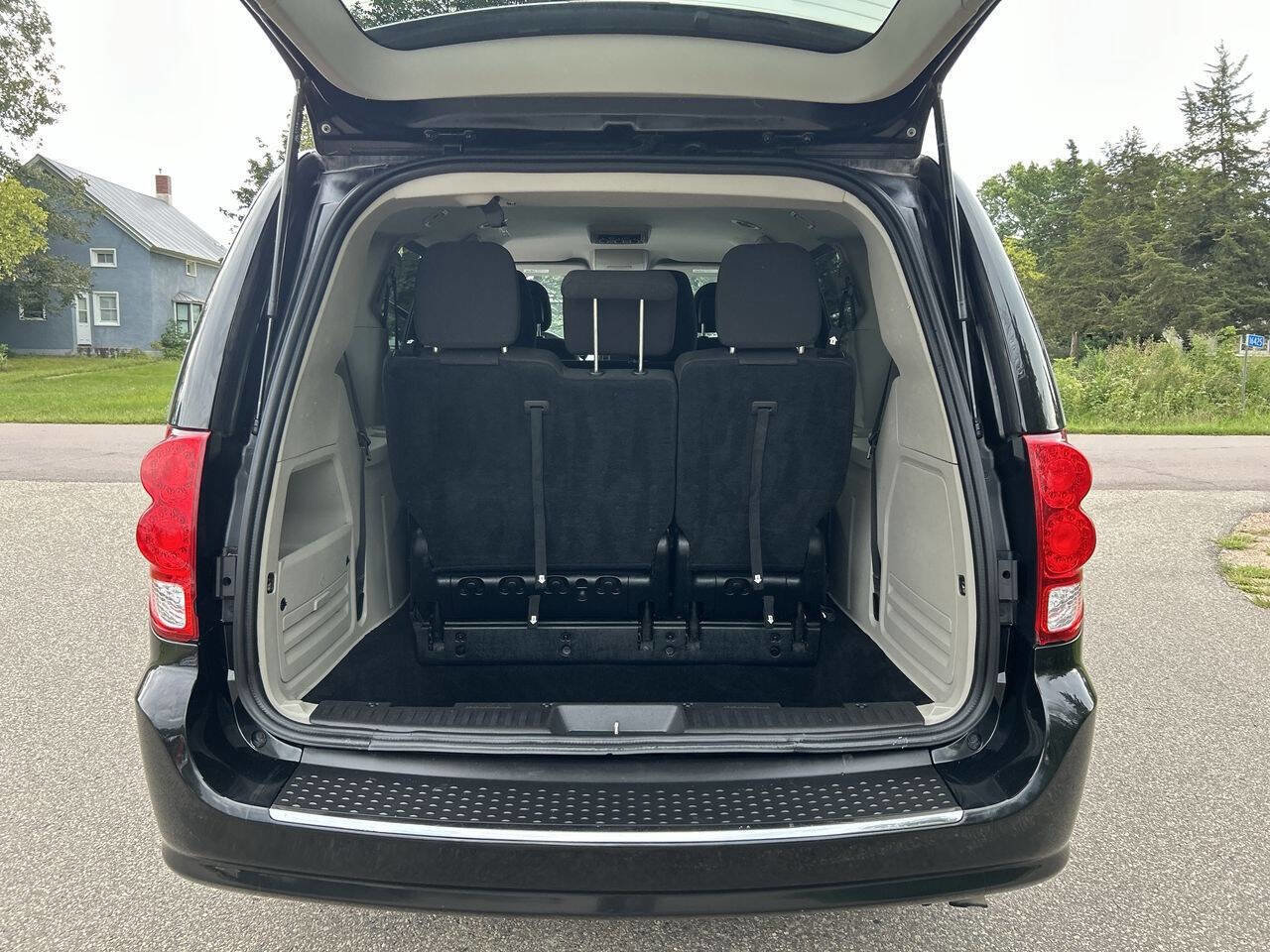 Used 2020 Dodge Grand Caravan SE image 20