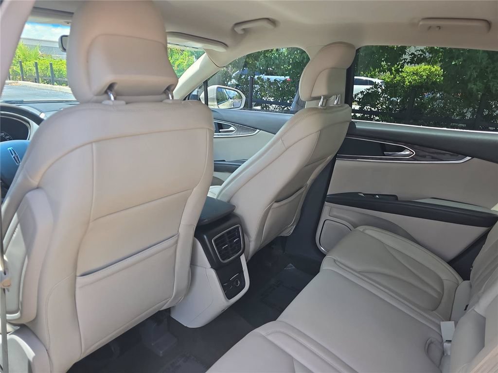 Used 2016 Lincoln MKX Select w/ Select Plus Package FWD image 13