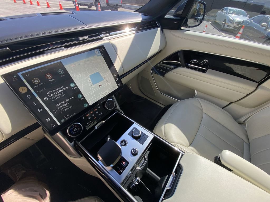Used 2023 Land Rover Range Rover SE image 8