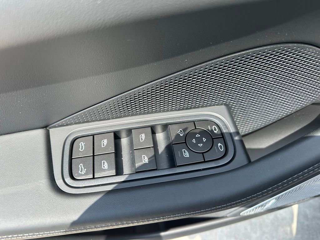New 2026 Porsche Macan Turbo Electric AWD/4WD image 22