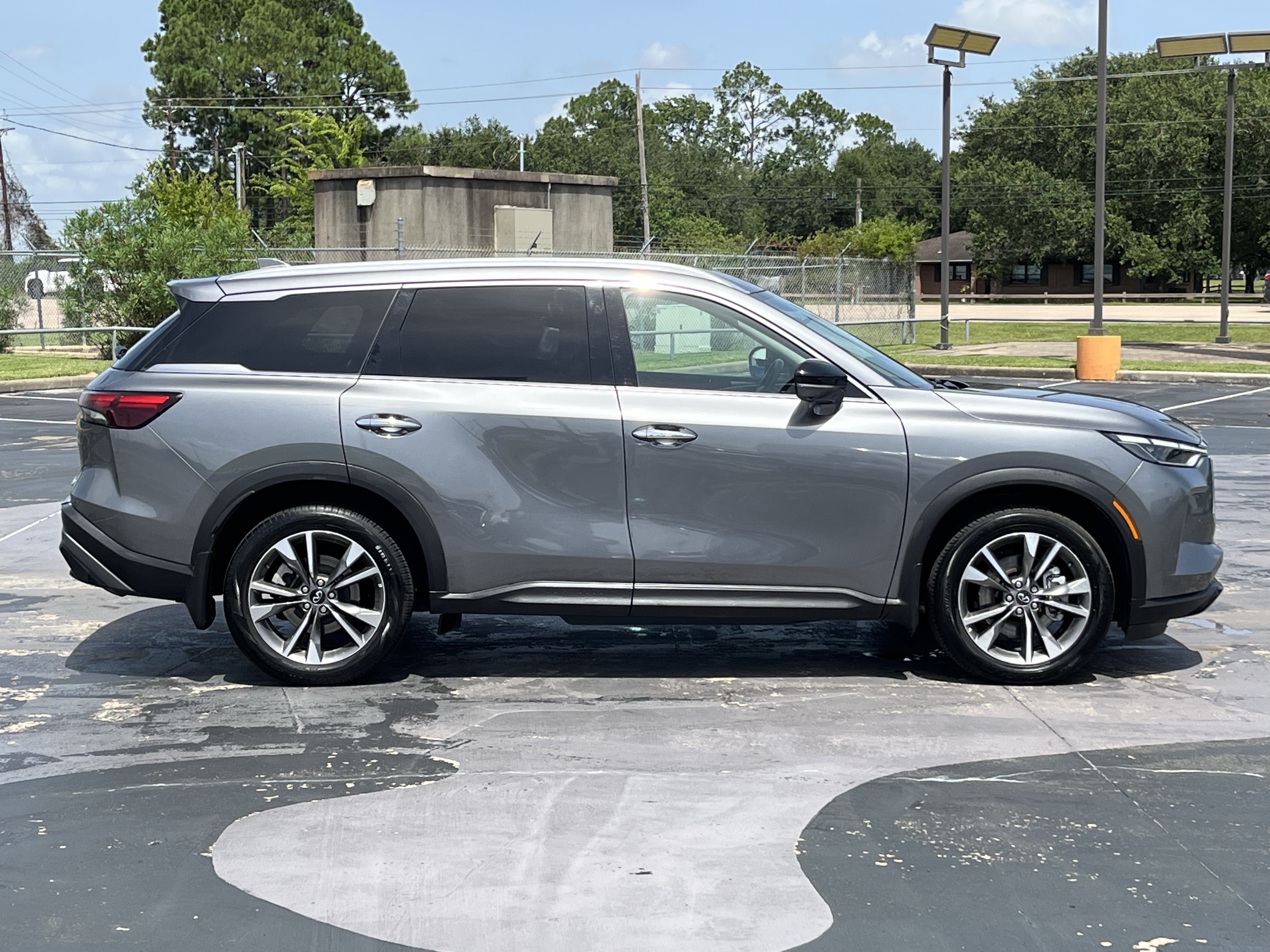 Used 2023 INFINITI QX60 Luxe w/ Cargo Package FWD image 10