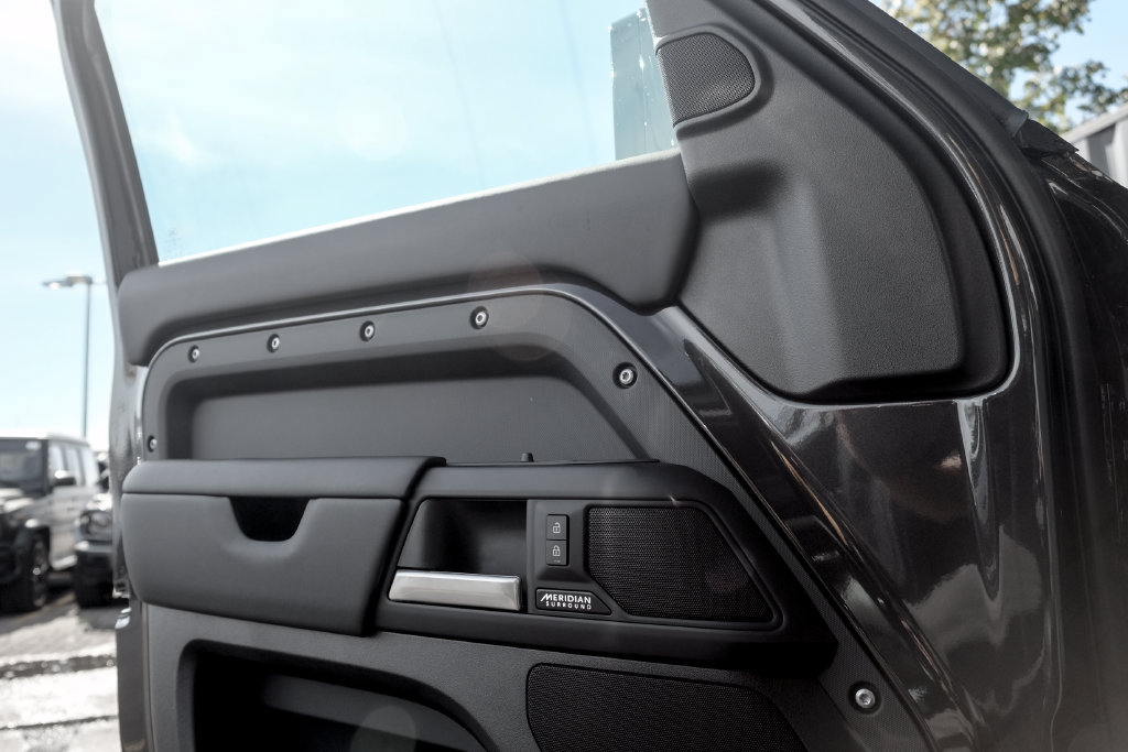 New 2026 Land Rover Defender 110 X-Dynamic SE AWD/4WD image 11