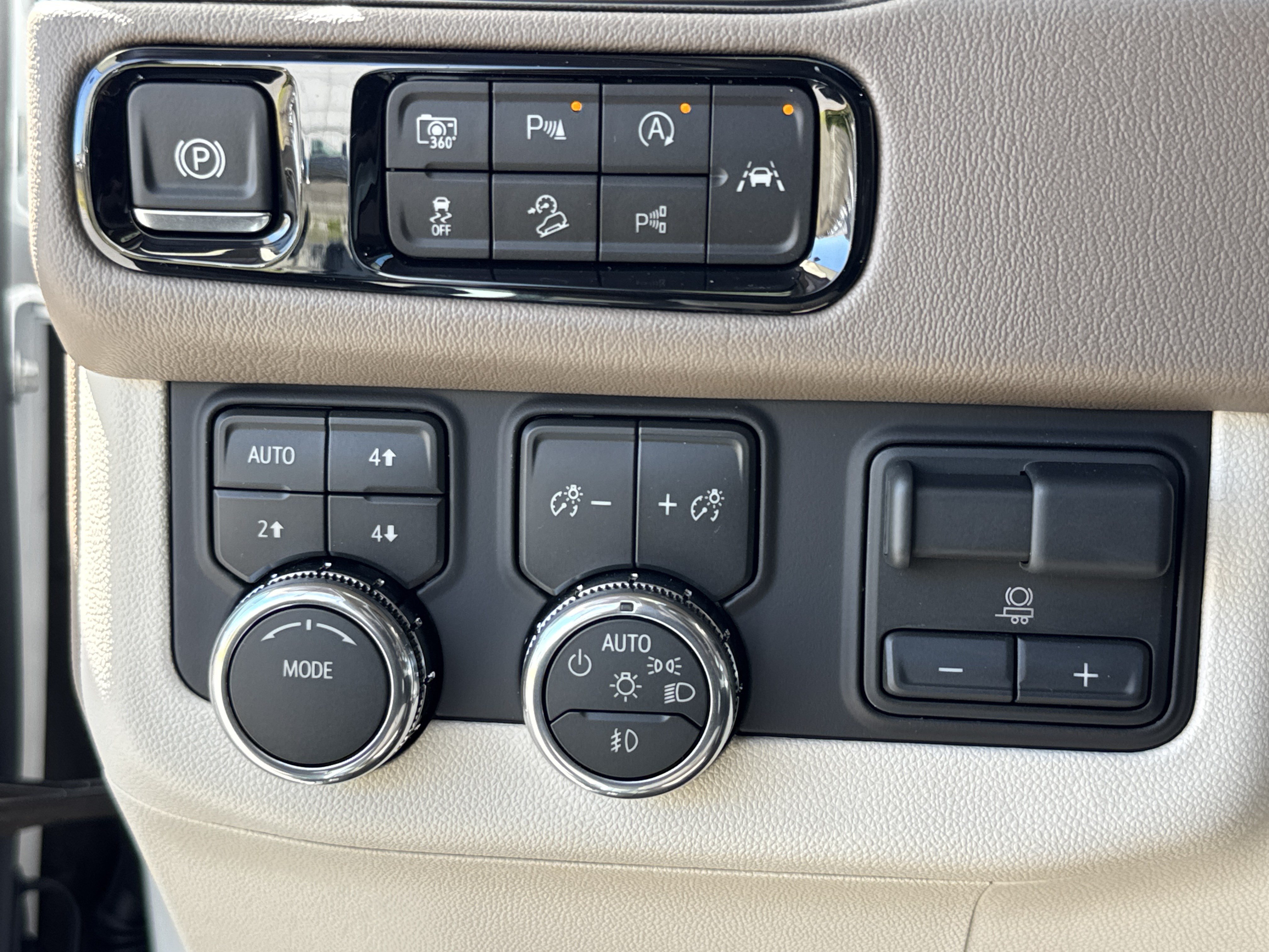 New 2026 GMC Yukon XL Denali w/ Denali Reserve Package AWD/4WD image 19