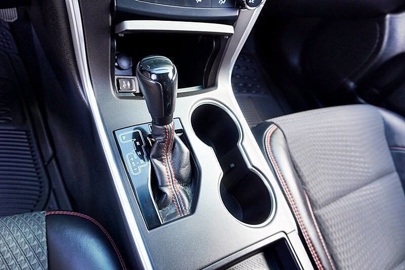 Used 2015 Toyota Camry SE image 29