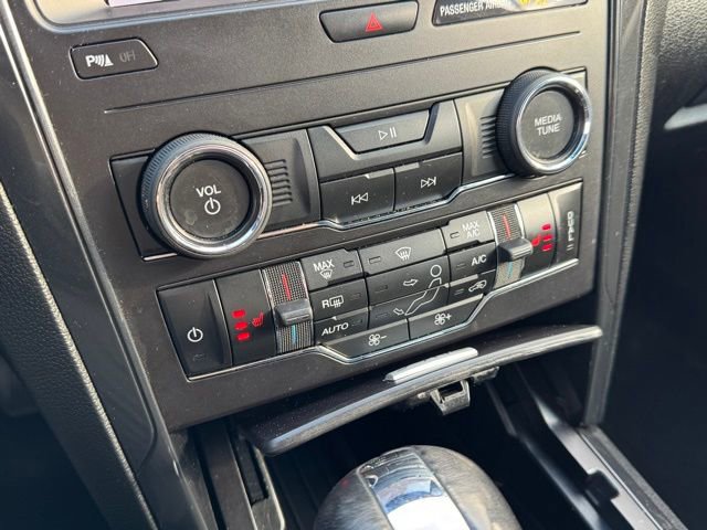 Used 2019 Ford Explorer XLT w/ Equipment Group 202A image 25