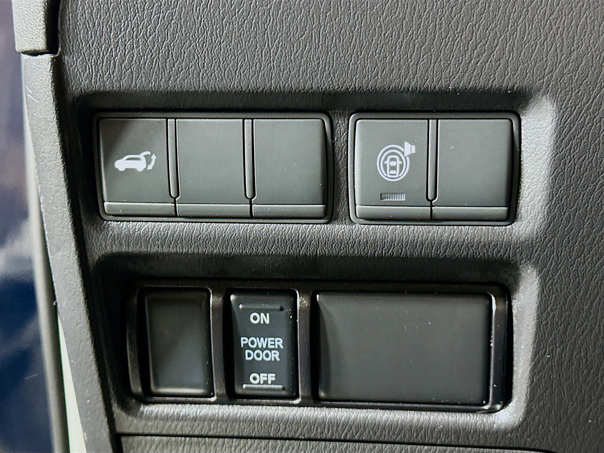 Used 2022 Nissan Armada SL w/ Captain's Chairs Package AWD/4WD image 17