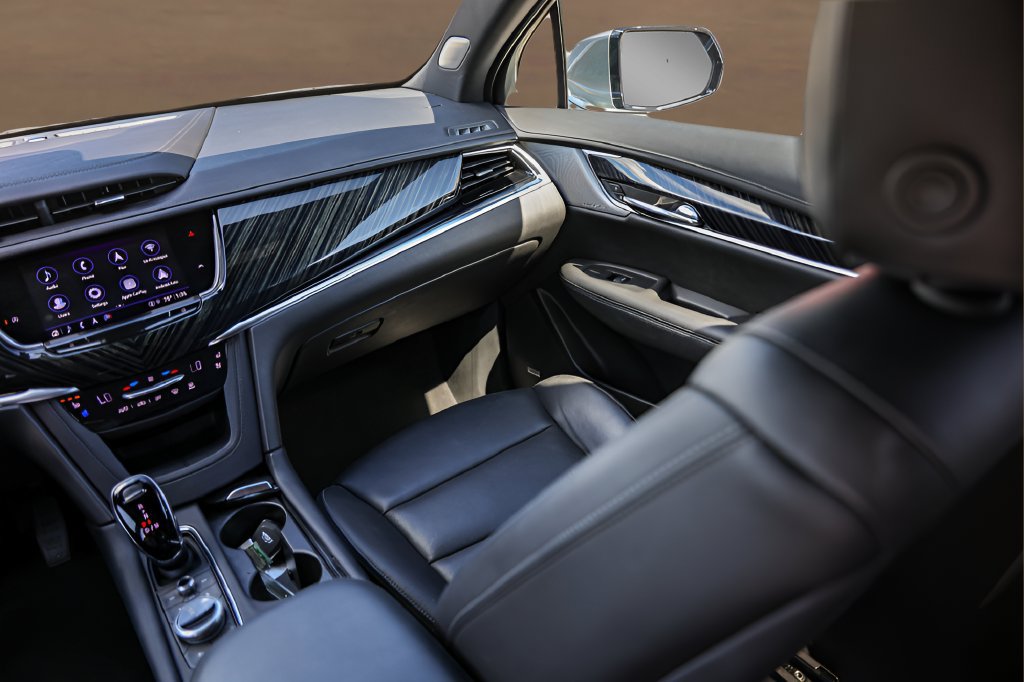Certified 2025 Cadillac XT6 Premium Luxury FWD image 30