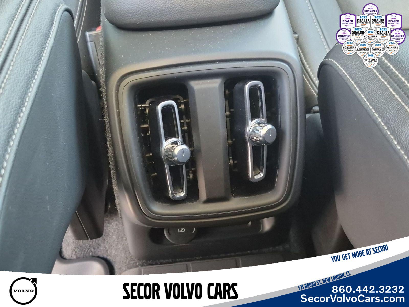 Used 2026 Volvo XC40 B5 Plus AWD/4WD image 19