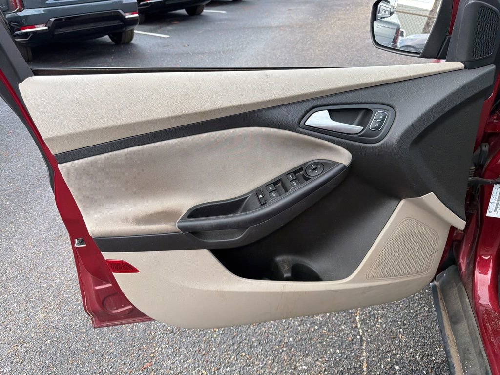 Used 2015 Ford Focus SE image 15