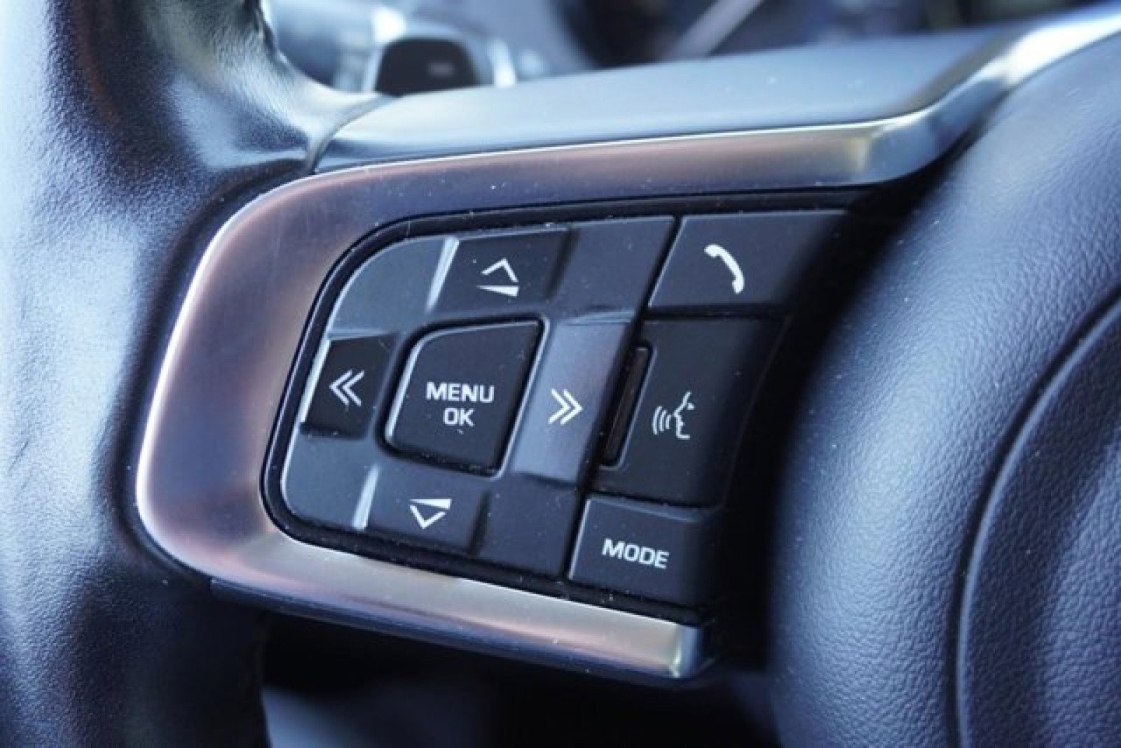 Used 2018 Jaguar F-PACE Prestige image 25