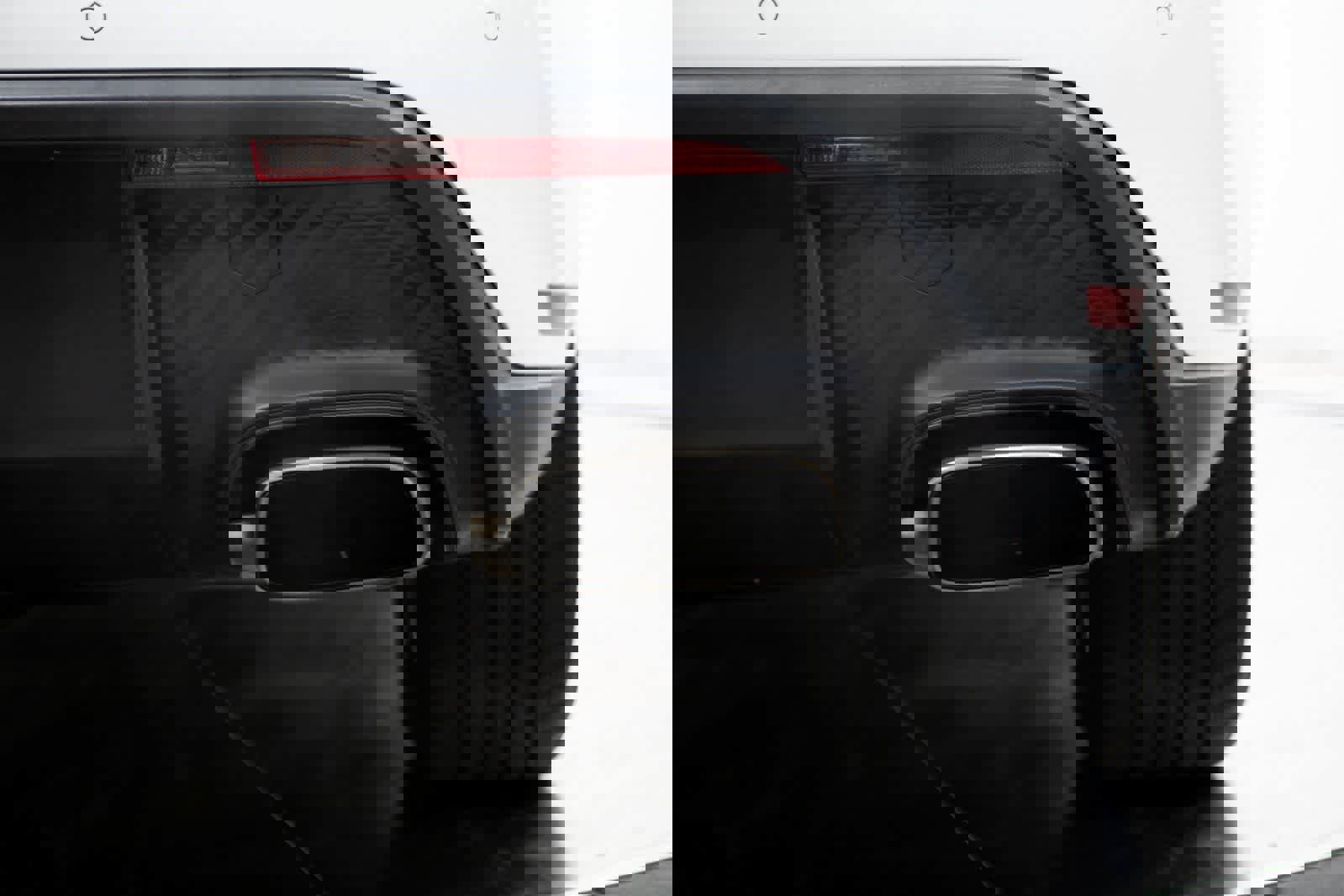 Certified 2023 Porsche Macan image 37