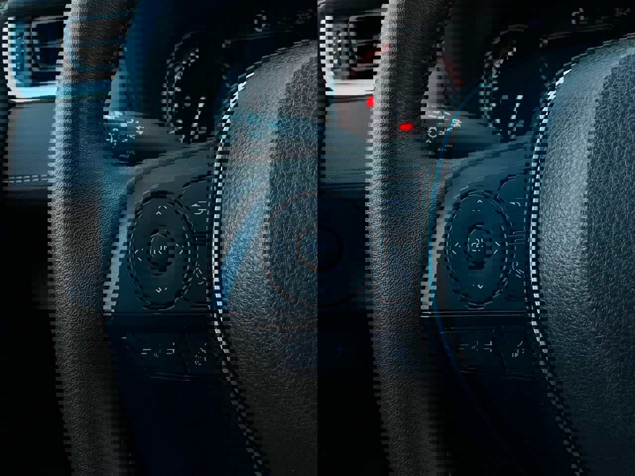 Used 2025 Toyota RAV4 XLE image 34