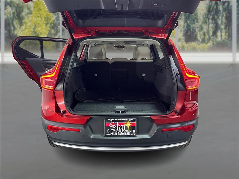 Used 2021 Volvo XC40 T5 Momentum image 12
