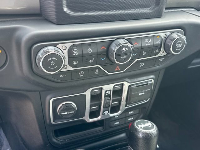 Used 2018 Jeep Wrangler Unlimited Sahara w/ Cold Weather Group AWD/4WD image 6