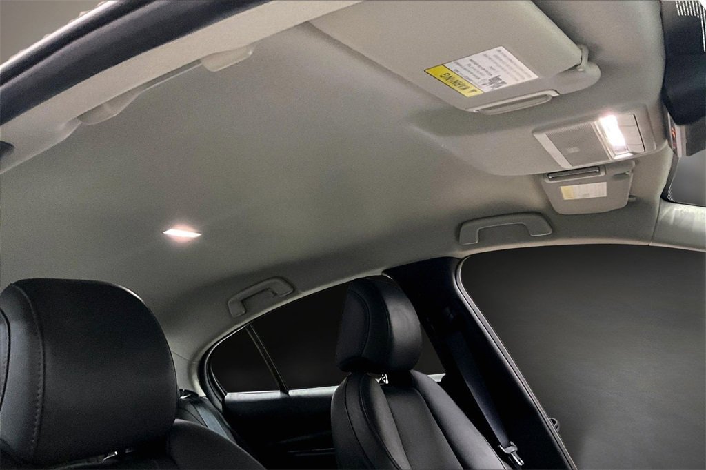 Used 2022 MAZDA MAZDA3 s image 25