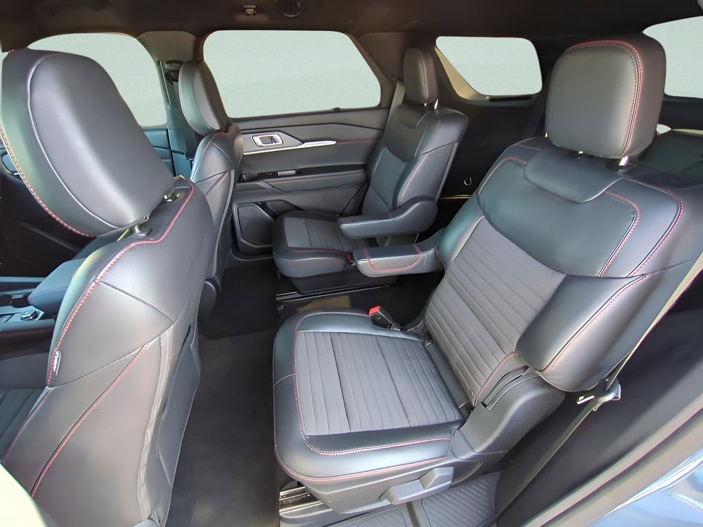 Used 2025 Ford Explorer ST-Line w/ Premium Package image 10