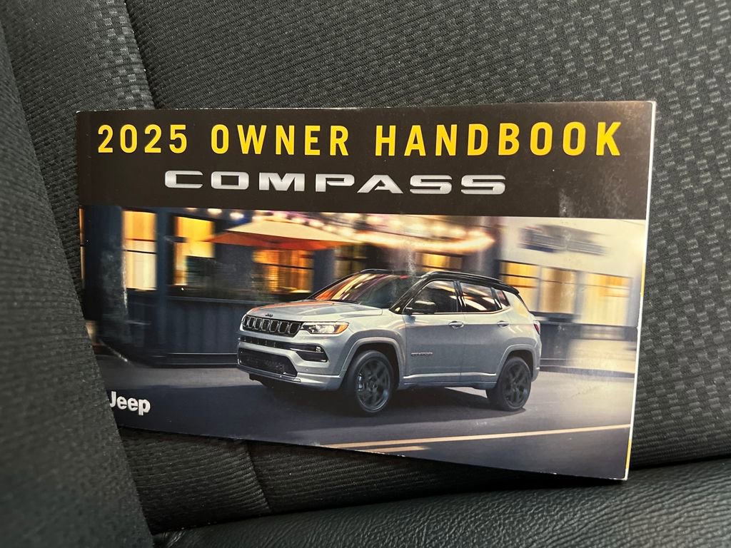 Used 2025 Jeep Compass Trailhawk AWD/4WD image 26