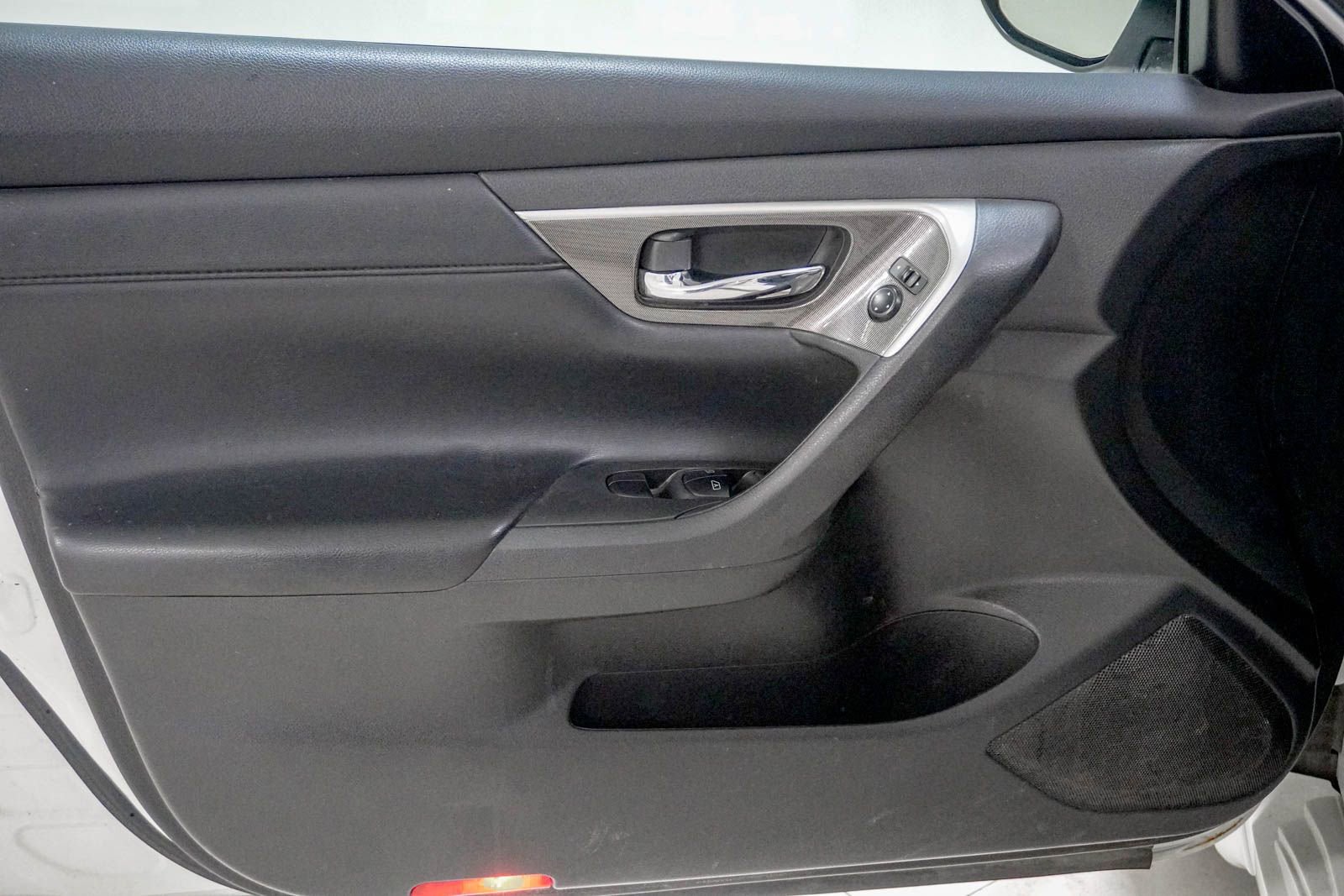 Used 2013 Nissan Altima 2.5 SL w/ 2.5 Moonroof Pkg FWD image 16