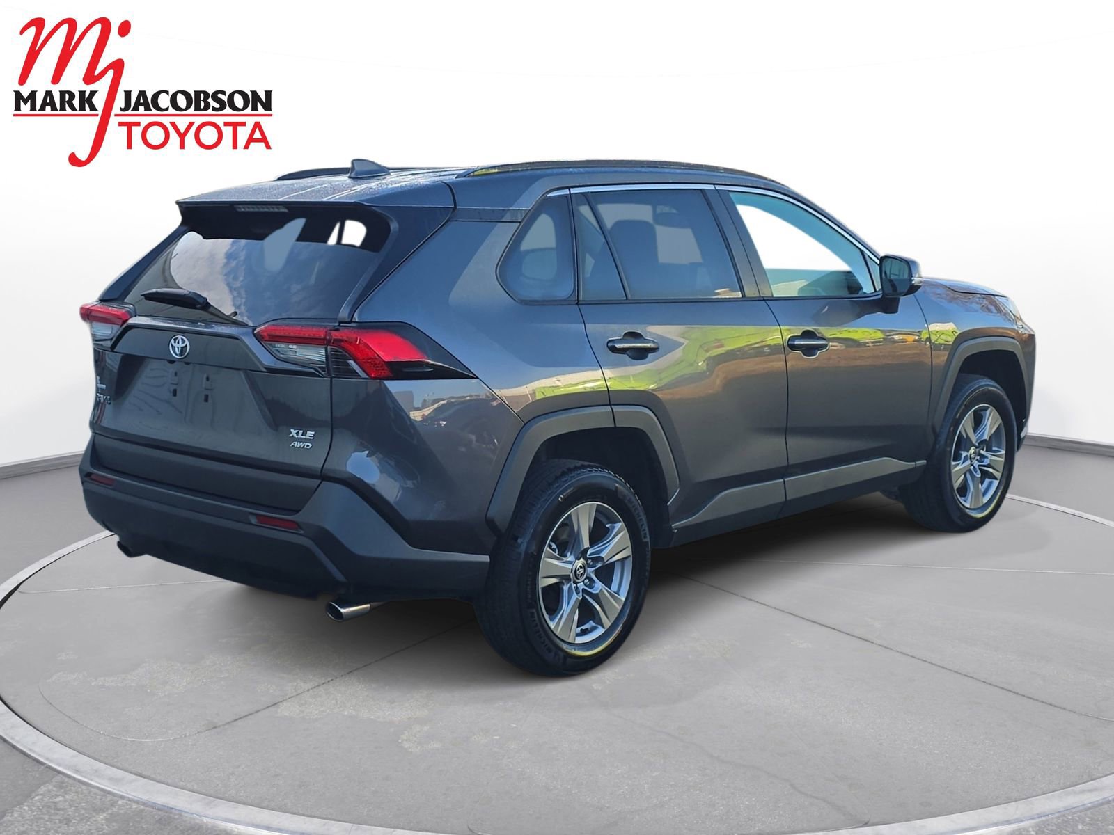 Used 2024 Toyota RAV4 XLE w/ Convenience Package image 9